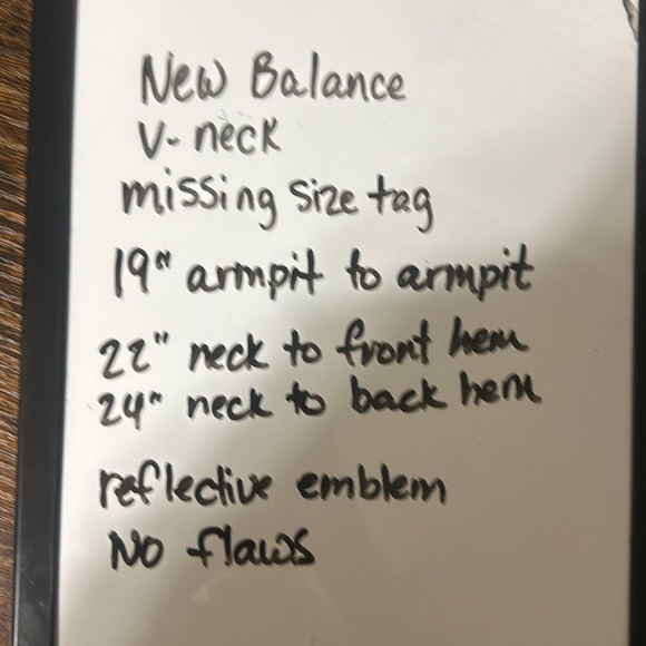 New Balance size M/L V-Neck Women’s Athletic Shirt - Picture 8 of 11